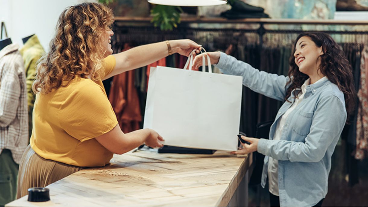 <p><img class="fr-fic fr-dii" src="/cmsctx/pm/7e6a1510-3554-43c3-bc02-a79954ccc047/culture/en-US/wg/6047f10d-ffbc-44cd-825b-3886b6592bfa/readonly/0/ea/1/h/f370af949b2f97ce3f89851fa19036ebe864016b5ca16e629bc515b0d9755fed/-/getmedia/380b00a2-c226-4e0a-9f22-b39a79c45570/kinecta-credit-card-shopping_16x9.jpg?uh=75e0f6f045be7ba3229e33d06f8b9f38437064cf9ec671c7393c09325a60866a" height="Auto" alt="Woman shopping"></p> <h4 style="margin-left: 5px; margin-bottom: 10px;">Tarjetas de crédito</h4> <p style="margin-left: 5px; margin-bottom: 10px;">Nuestras tarjetas de crédito personales y de negocios ofrecen tasas atractivas, opciones de pago seguras y soporte total por parte de nuestro equipo.</p>