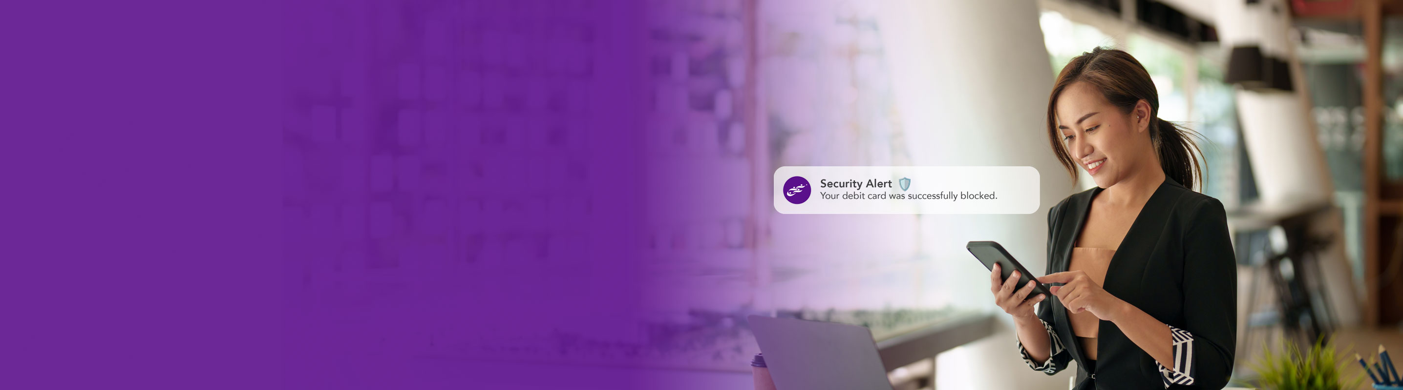 women viewing a Kinecta mobile banking notification on her mobile phone